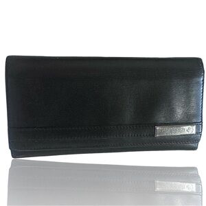 Gucci GG Logo smooth black leather long bifold wallet. Authentic in EUC